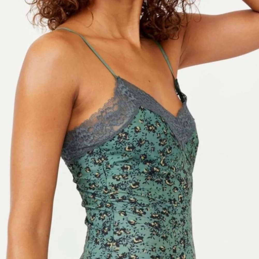 Free People No Secrets Slip Dress Medium Green Floral Lace‎ Bodycon Mini